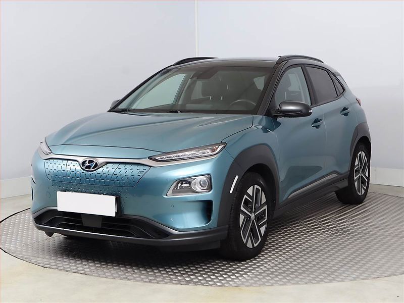 Hyundai Kona (2021) Electric 64 kWh, SoH 100% - fotka 2 z 24