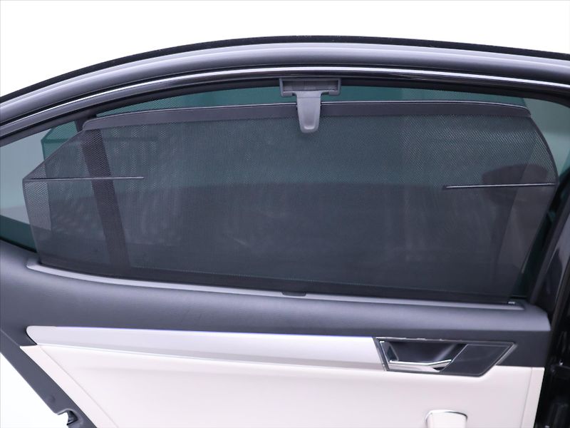 Škoda Superb 2,0 TDI  110 kW DSG DPH CZ - fotka 35 z 43