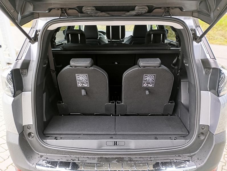 Peugeot 5008 (2021) ALLURE PACK PureTech 130 EAT8 - fotka 9 z 24