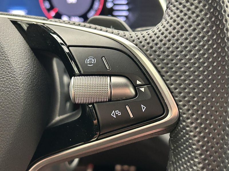 Škoda Octavia 2.0 TDI SportLine - fotka 22 z 29