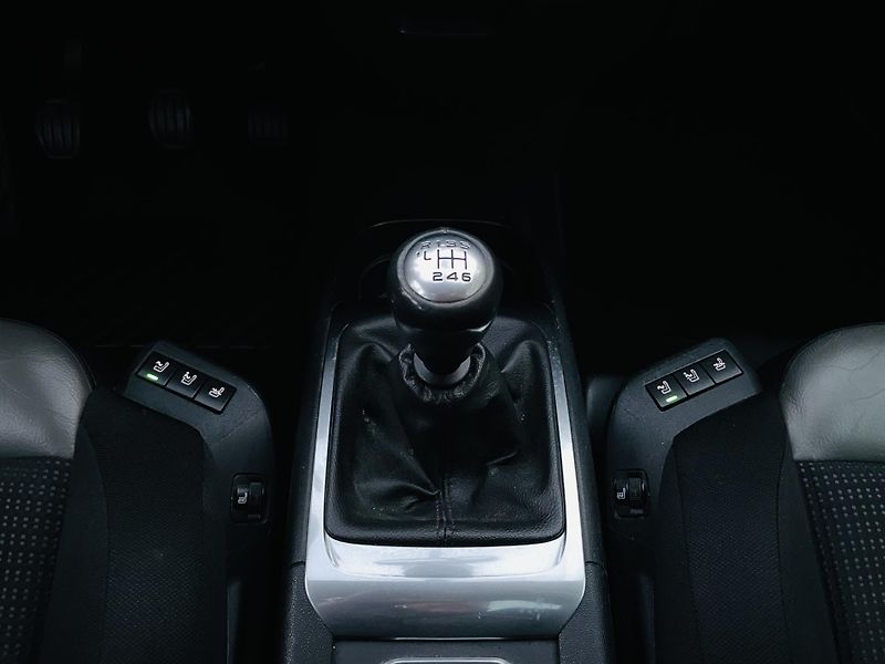 Citroën Grand C4 Picasso 2.0HDi MANUÁL 7MÍST KAMERY 360 - fotka 39 z 52