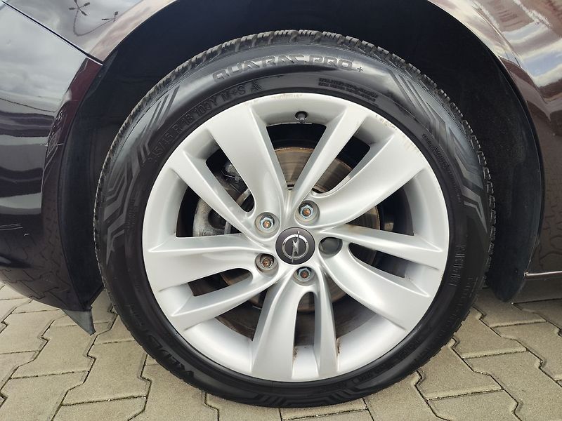 Opel Insignia 2.0 Turbo/184kW Innovation 4x4 - fotka 28 z 28