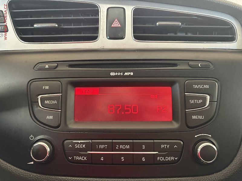 Kia Ceed (2013) 1.4i, ČR, servis.kniha, AC - fotka 11 z 14