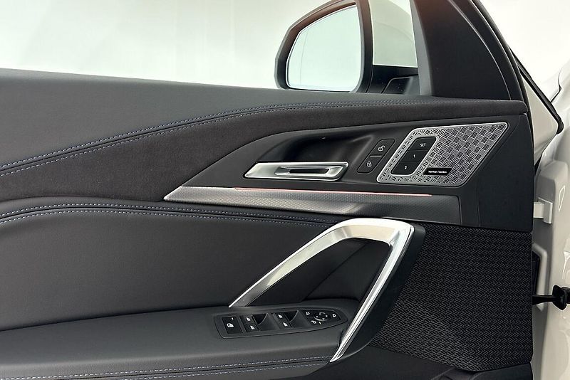 BMW X2 sDrive20i - fotka 11 z 17