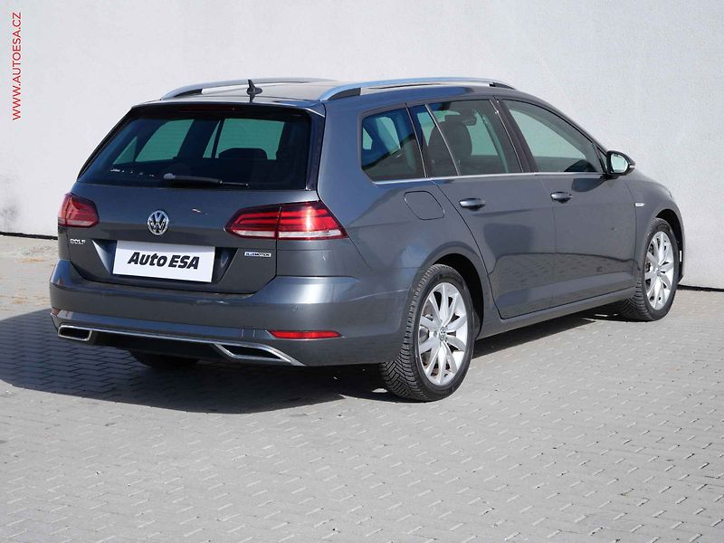 Volkswagen Golf (2020) 1.5 TSi, Highline, LED, panor - fotka 4 z 20
