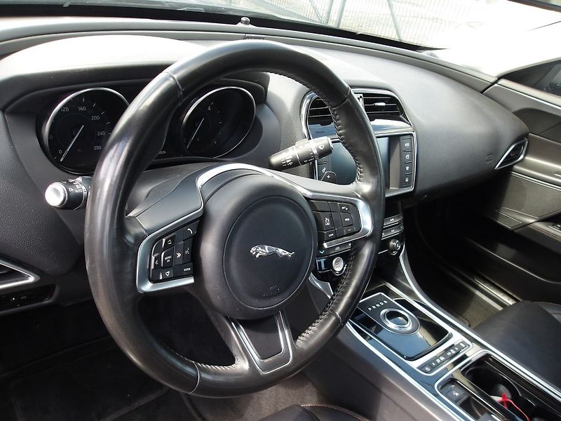 Jaguar XE 2,0D 120kW NAJ:133000km !!! - fotka 17 z 34