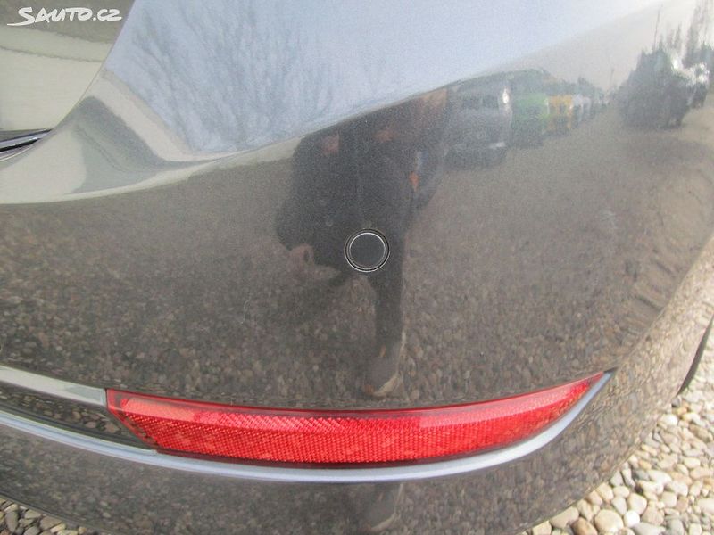 Škoda Octavia 1,5TSI-110KW + STK ČR - fotka 11 z 26