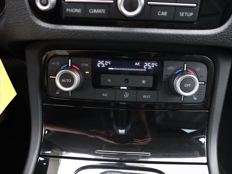 Volkswagen Touareg 3,0 TDI V6 193kW DSG 4M CZ - fotka 17 z 26