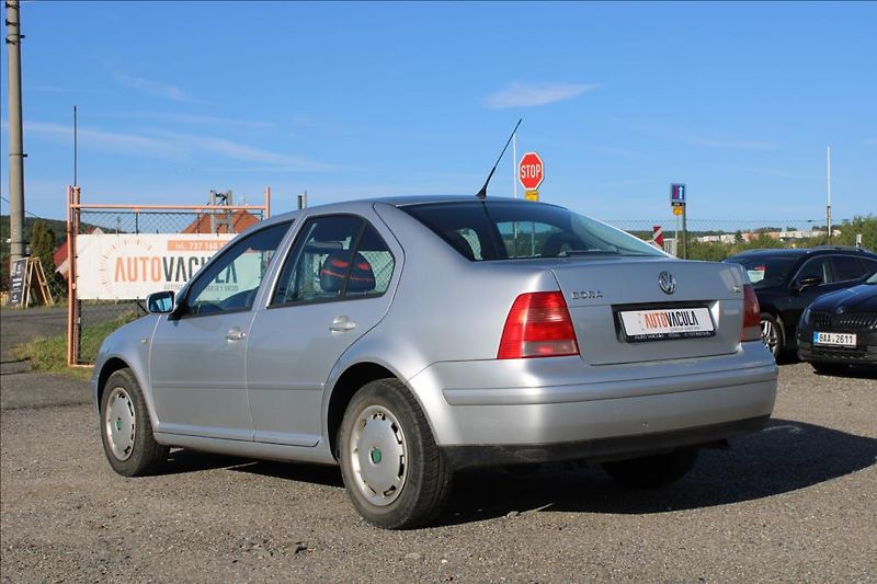 Volkswagen Bora 1,6 i  KLIMA, STK 7/2027 - fotka 5 z 19