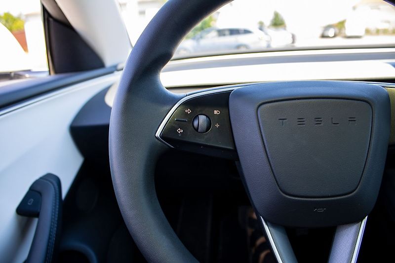 Tesla Model 3 - fotka 13 z 21