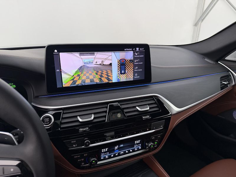 BMW Řada 5 530e*4x4*DPH*Top Výbava* - fotka 28 z 42