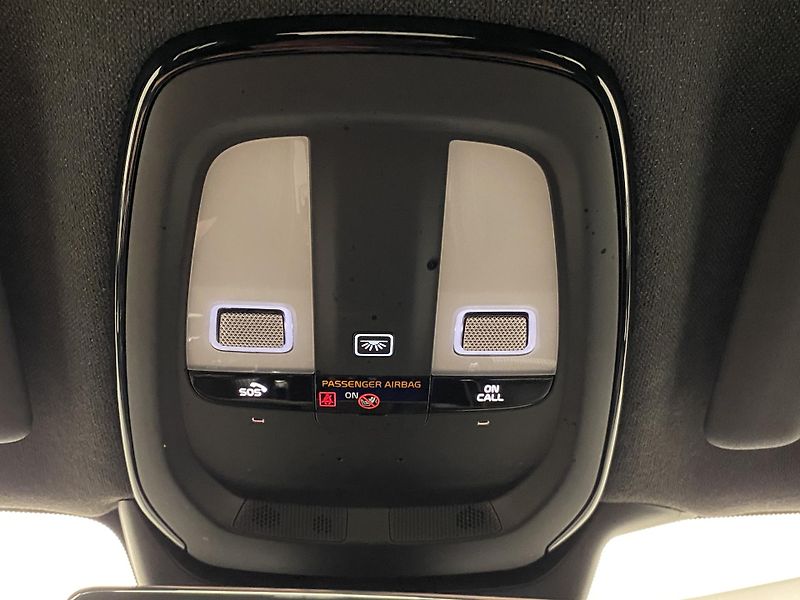 Volvo XC40 PURE ELECTRIC RECHARGE PLUS - fotka 27 z 51
