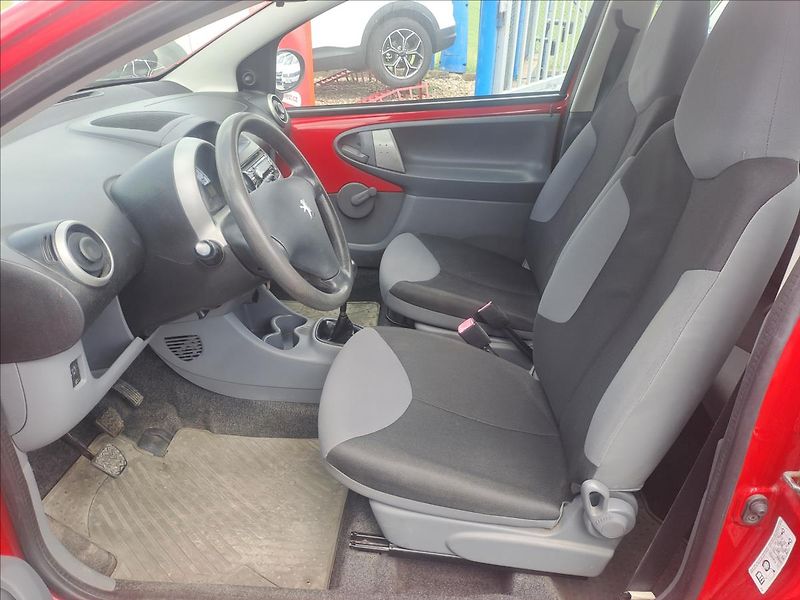 Peugeot 107 1,0 i - fotka 5 z 9