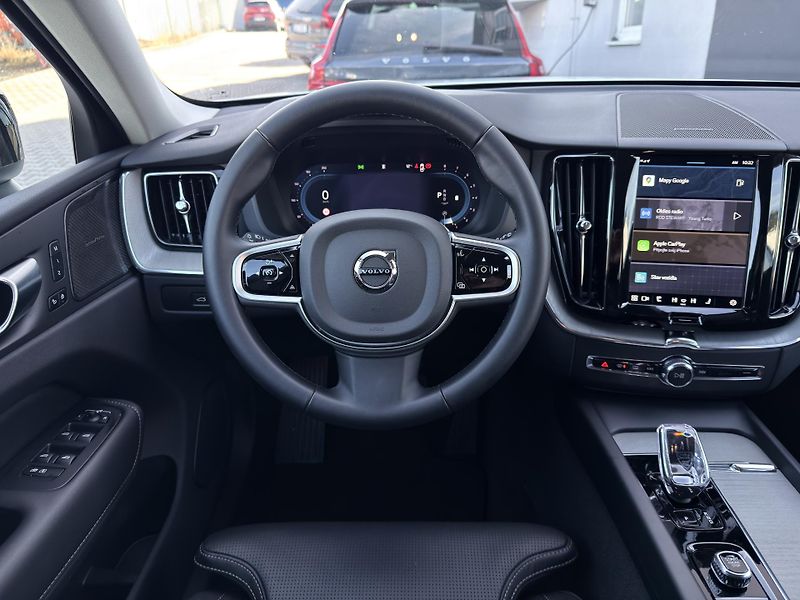 Volvo XC60 B5 AWD PLUS DARK // REZERVACE - fotka 21 z 45