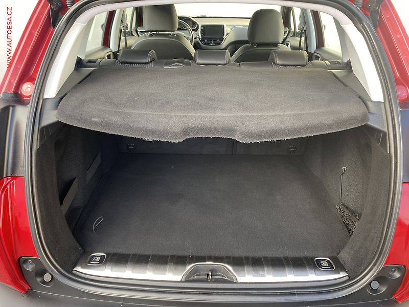 Peugeot 2008 (2016) 1.2PT, Allure, AT, navi - fotka 7 z 18