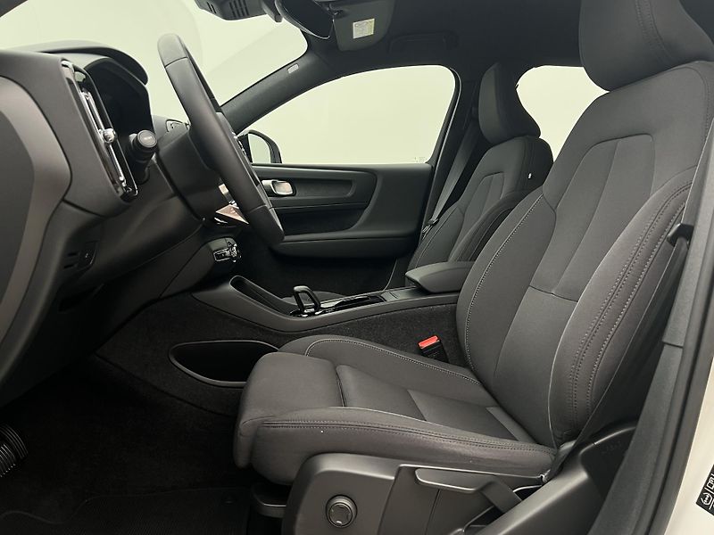 Volvo XC40 CORE RECHARGE SINGLE MOTOR AUT - fotka 3 z 46