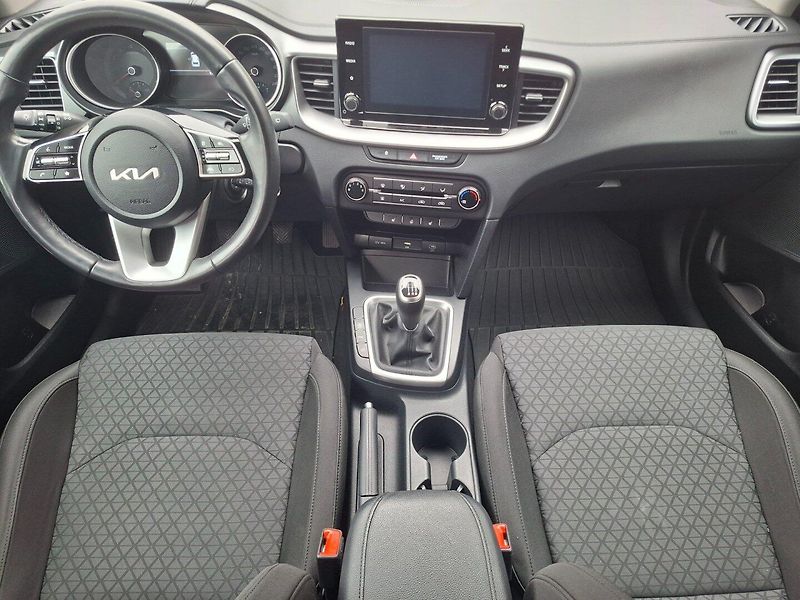 Kia Ceed (2023) SW 1.5T-GDI 118kW -1.MAJITEL - fotka 11 z 38