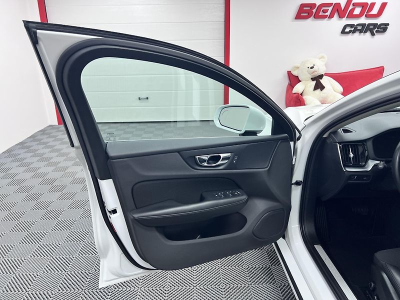 Volvo V60 2.0 T4 140 kW, Automat, 2020 - fotka 10 z 38