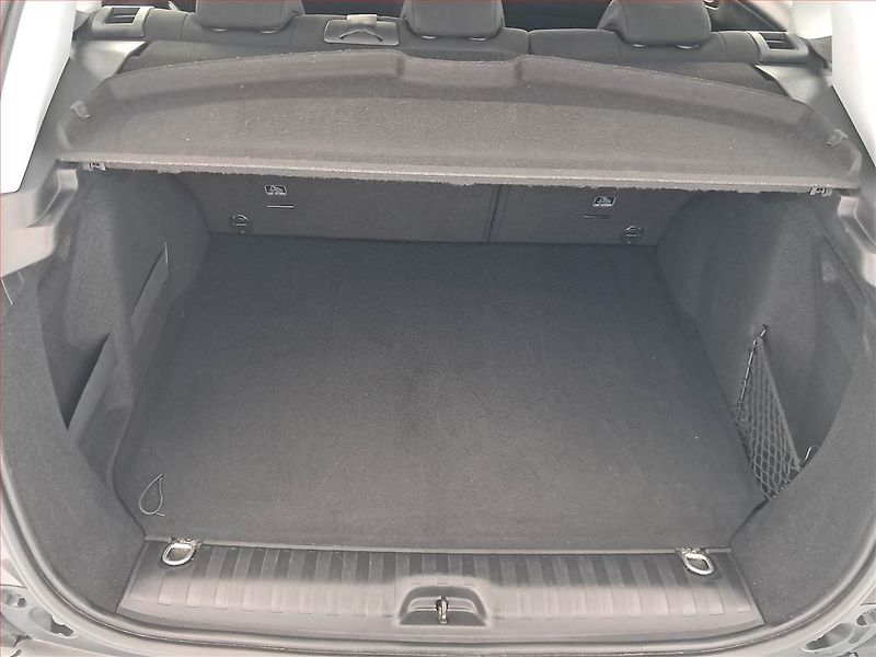 Peugeot 2008 (2018) 1.2 PureTech, Serv.kniha - fotka 14 z 17
