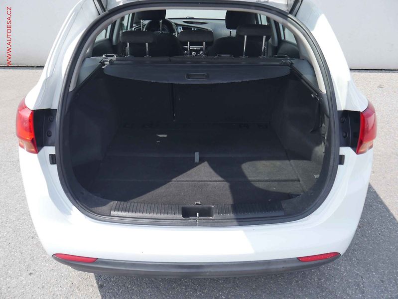 Kia Ceed (2014) 1.6 CRDI, ČR, AC, temp - fotka 7 z 15