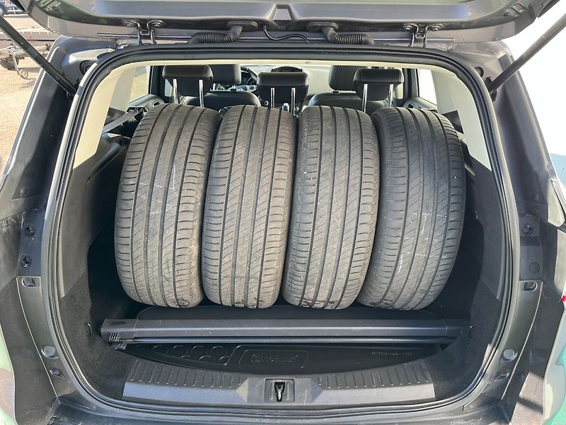Ford Kuga 1.6, 134kW, Automat, 4x4 Titan - fotka 17 z 24