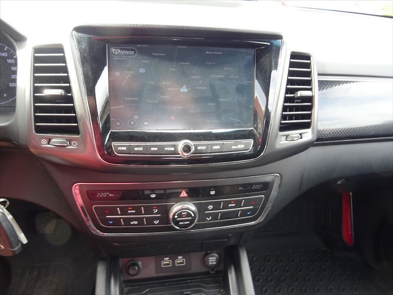 SsangYong Musso 2,2 2.2 e XDi 4x4 DPH - fotka 18 z 31