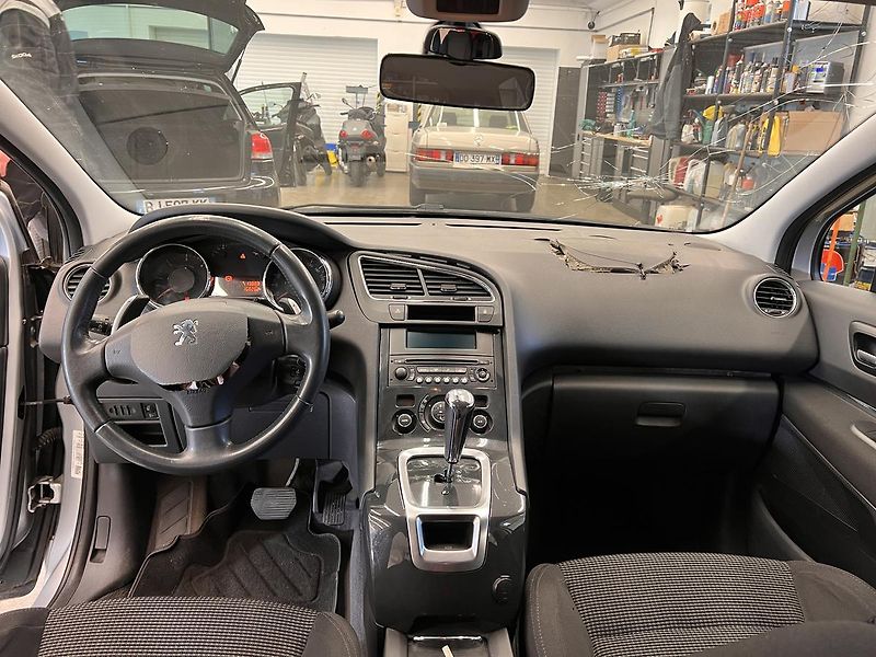 Peugeot 5008 1.6HDi 80kW - fotka 7 z 15