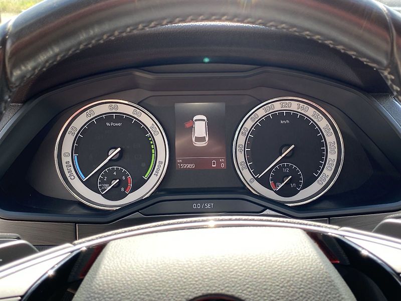 Škoda Superb (2021) Combi 1.4 TSI iV DSG Style - fotka 6 z 36