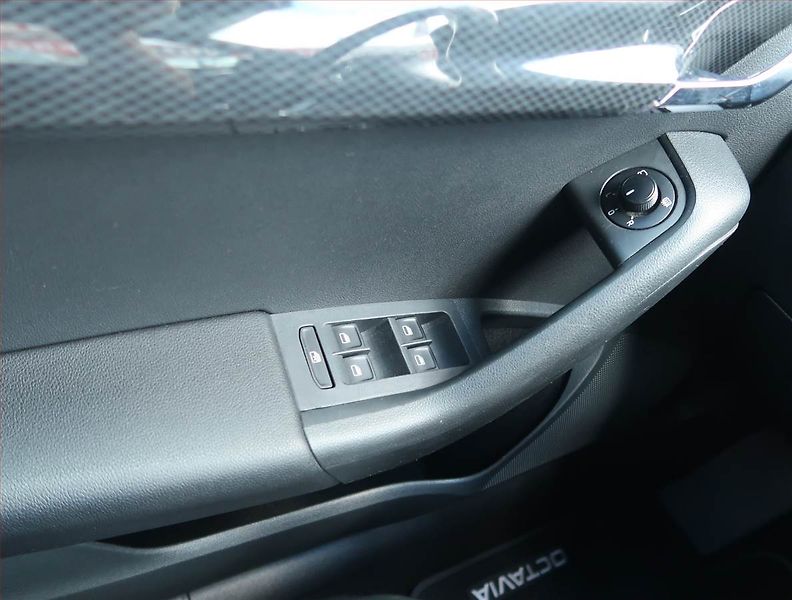 Škoda Octavia (2013) RS 2.0 TDI, Kůže, Navi - fotka 16 z 16