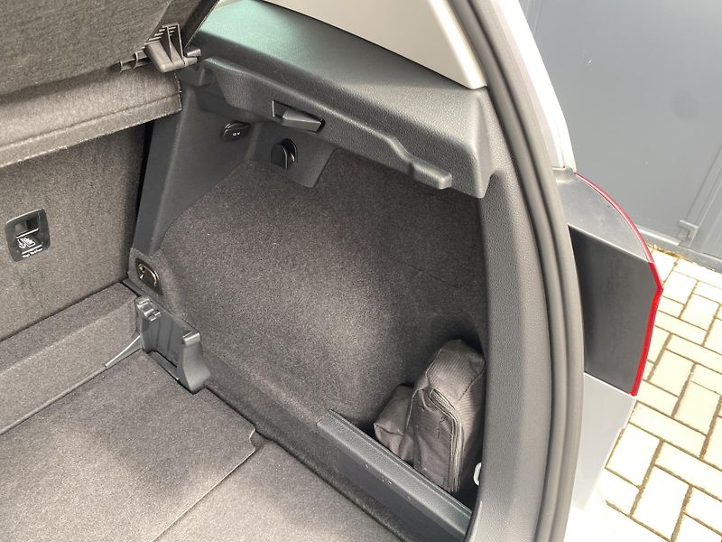 Volkswagen Golf Sportsvan 1.2 TSI ALLSTAR - CLIMATRONIC - fotka 31 z 39