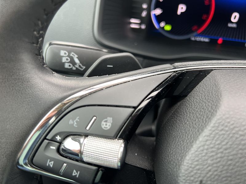 Škoda Karoq Style Plus 2.0TDi 85kw DSG ALU - fotka 16 z 49