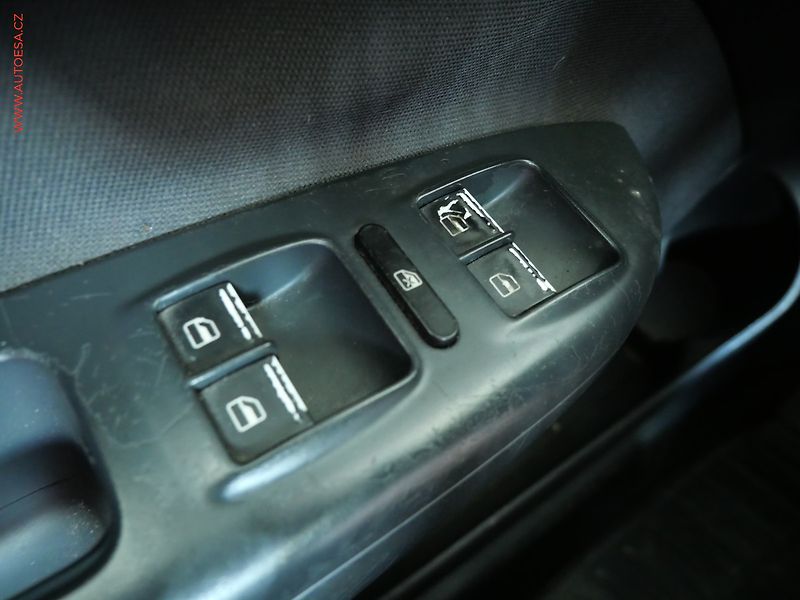 Škoda Octavia (2005) 1.6i, 2.maj,ČR, Ambiente - fotka 14 z 17