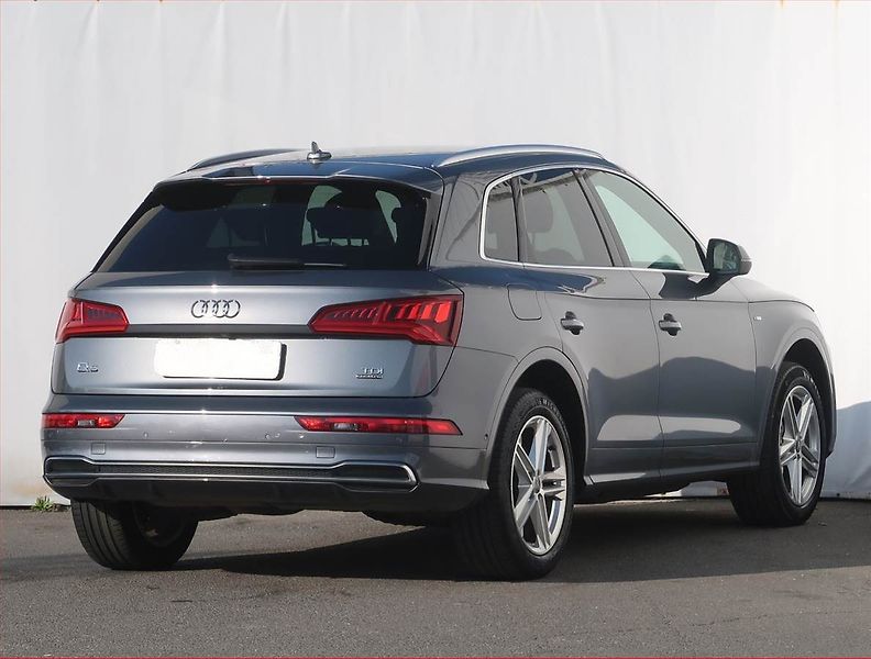 Audi Q5 (2018) S line 3.0 TDI - fotka 5 z 23
