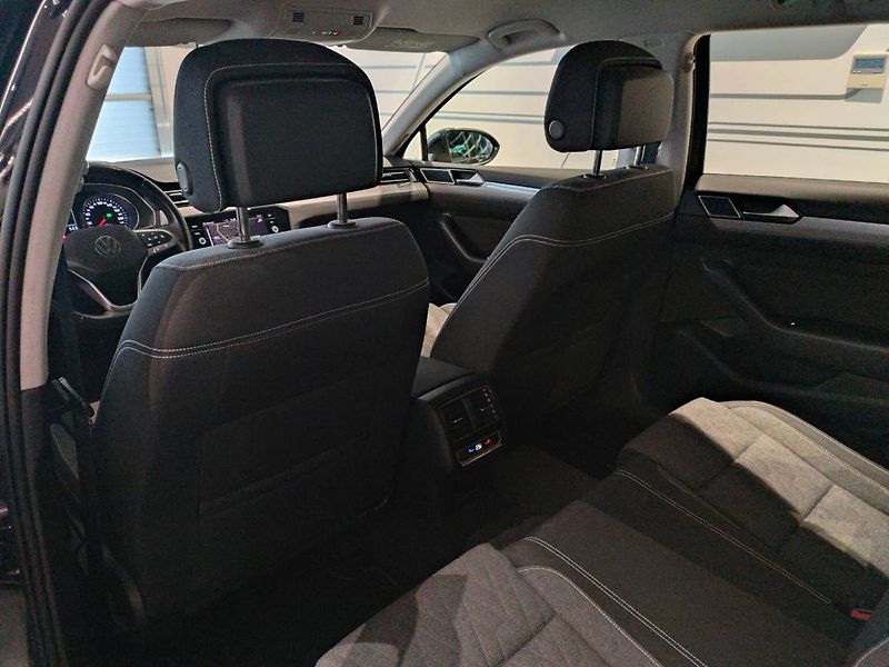 Volkswagen Passat Variant (2022) 2.0 TDI (110kW/150k) DSG, Busi - fotka 8 z 27