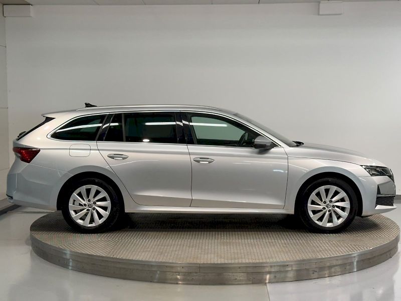 Škoda Octavia (2024) SELECTION PREMIUM EDITION 2.0T - fotka 8 z 32