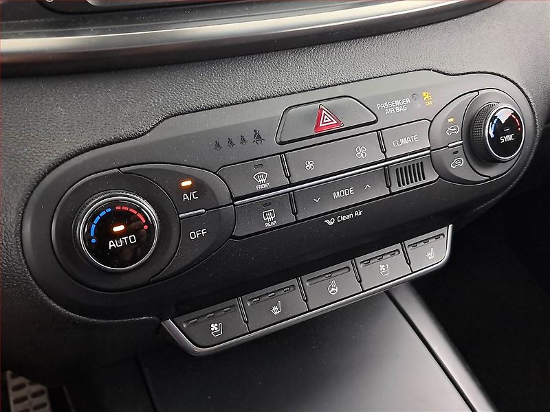 Kia Sorento (2016) 2.2 CRDi, 4X4, Automat, Kůže - fotka 16 z 23