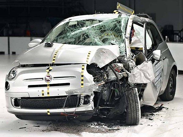 Fiat 500 neuspěl v crash testu IIHS.