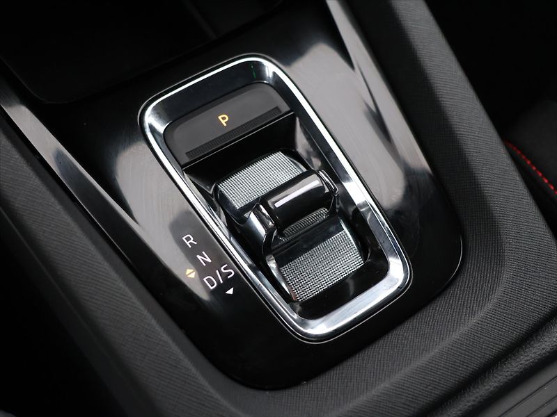 Škoda Octavia 2,0 TSI 180kW DSG RS CZ DPH - fotka 31 z 41