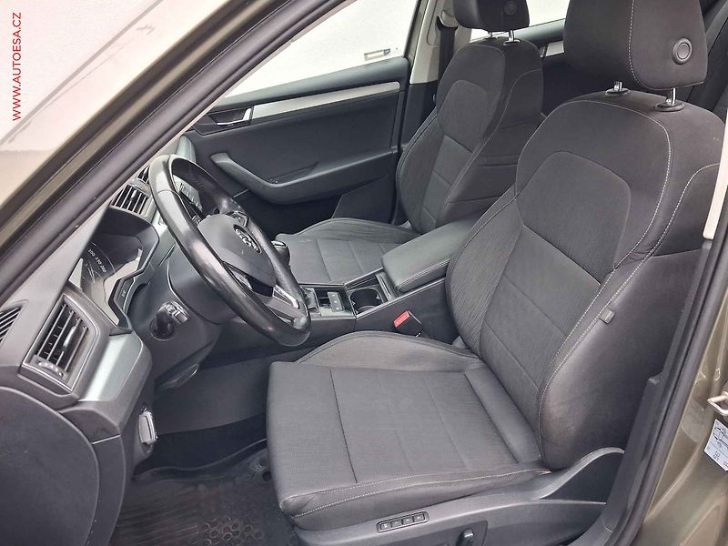 Škoda Superb (2016) 1.4TSI, 1.maj,ČR, Ambition - fotka 9 z 17