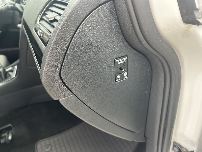Volkswagen Golf Variant 2,0TDi Highline NAVI LEDMATRIX - fotka 38 z 69