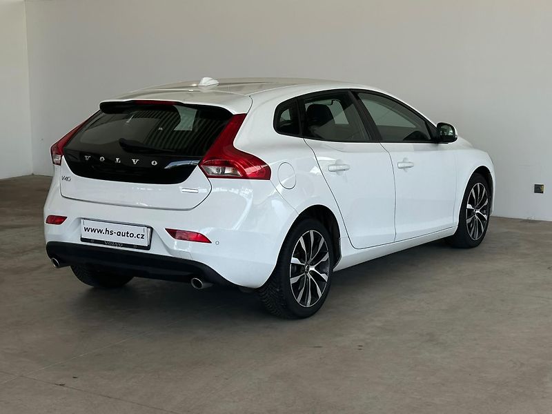 Volvo V40 2.0 D2 88kW, Full LED, NAVI - fotka 6 z 18