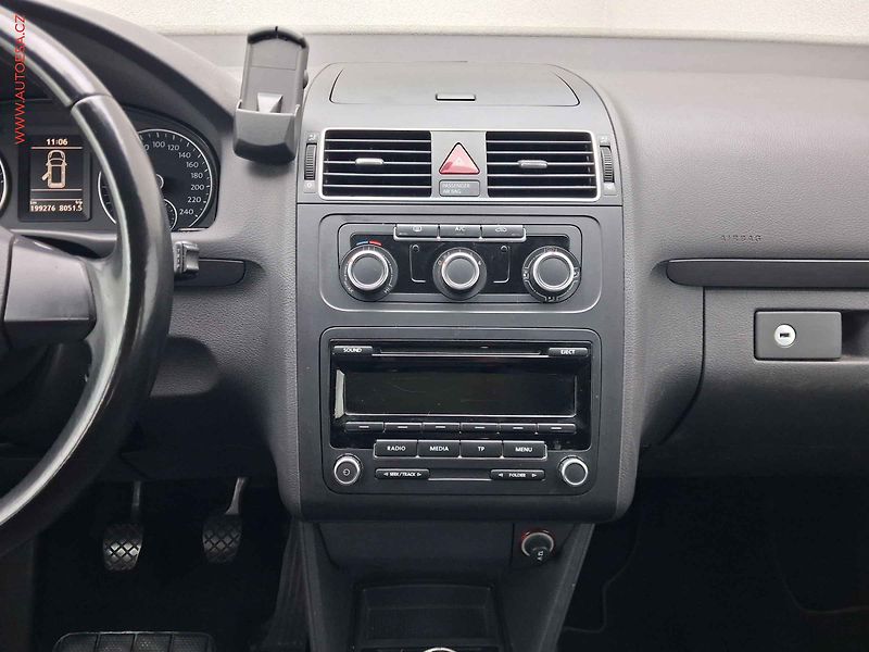 Volkswagen Touran (2015) 2.0TDi, Klima - fotka 12 z 17