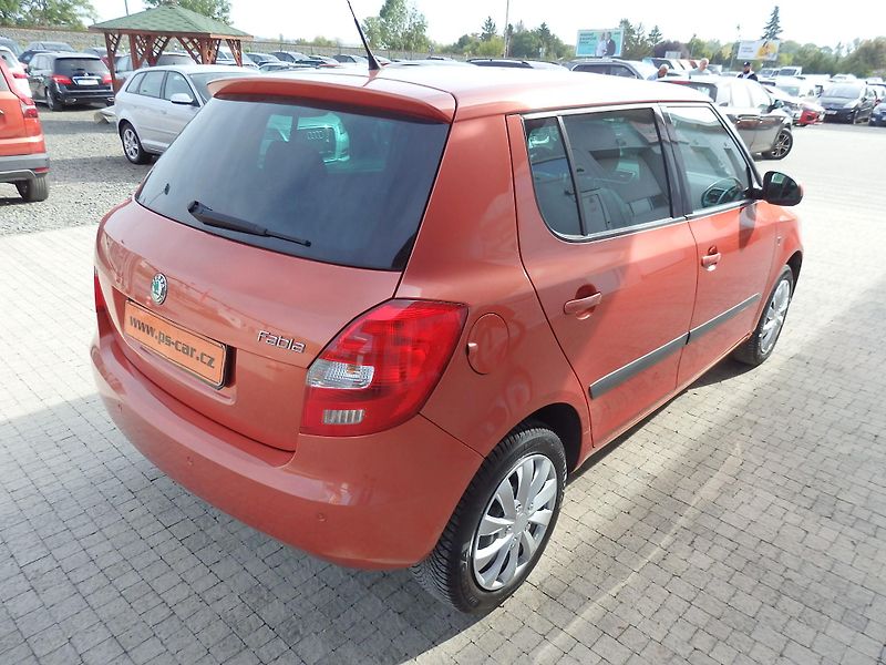 Škoda Fabia 1.4 16V KLIMATIZACE, ESP - fotka 4 z 13