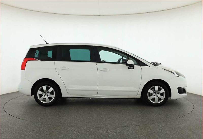 Peugeot 5008 (2014) 2.0 HDI, 7 míst, Serv.kniha - fotka 6 z 16
