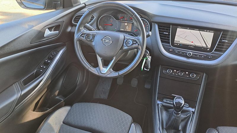 Opel Grandland X 1.2 Turbo S&S NAVI - fotka 14 z 26
