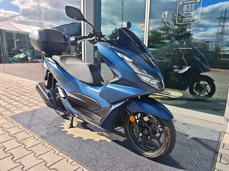 Honda PCX 125 (2023) najeto 1.865 Km - fotka 2 z 17