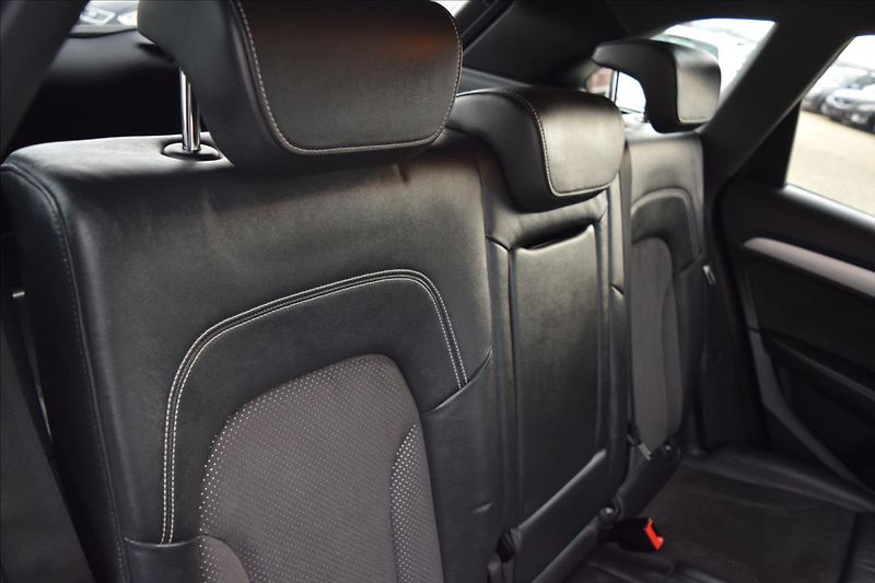Audi Q5 3,0 V6 180KW S-LINE AUTOMAT - fotka 21 z 57