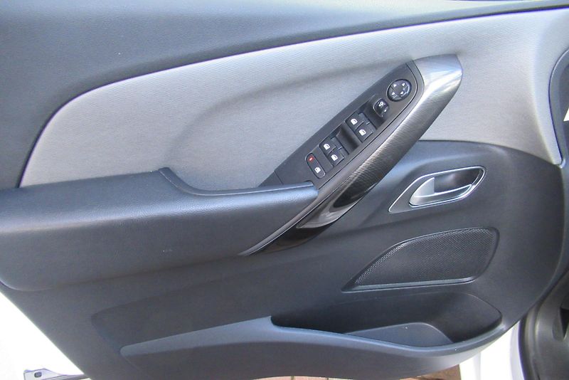 Citroën C4 Picasso 2.0 HDi AT PANORAMA NAVIGACE - fotka 27 z 32