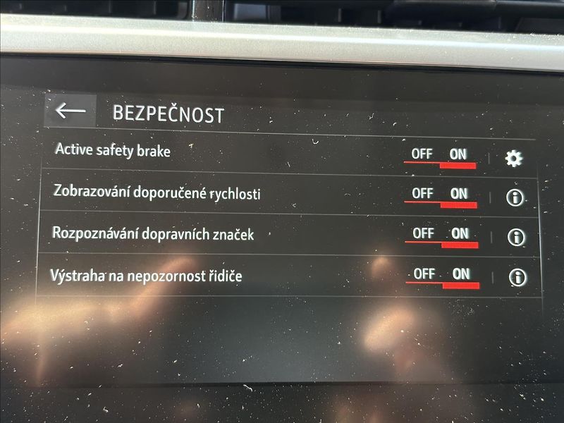Opel Corsa Bat.50kW Led,Výhřev,Kamera - fotka 18 z 45