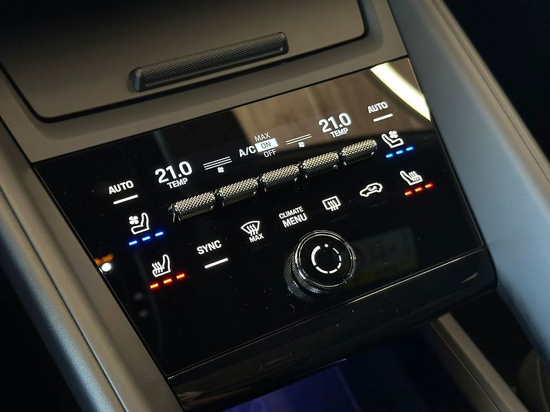 Porsche Macan 4, DriveAssist, Chrono, Masáž - fotka 31 z 37
